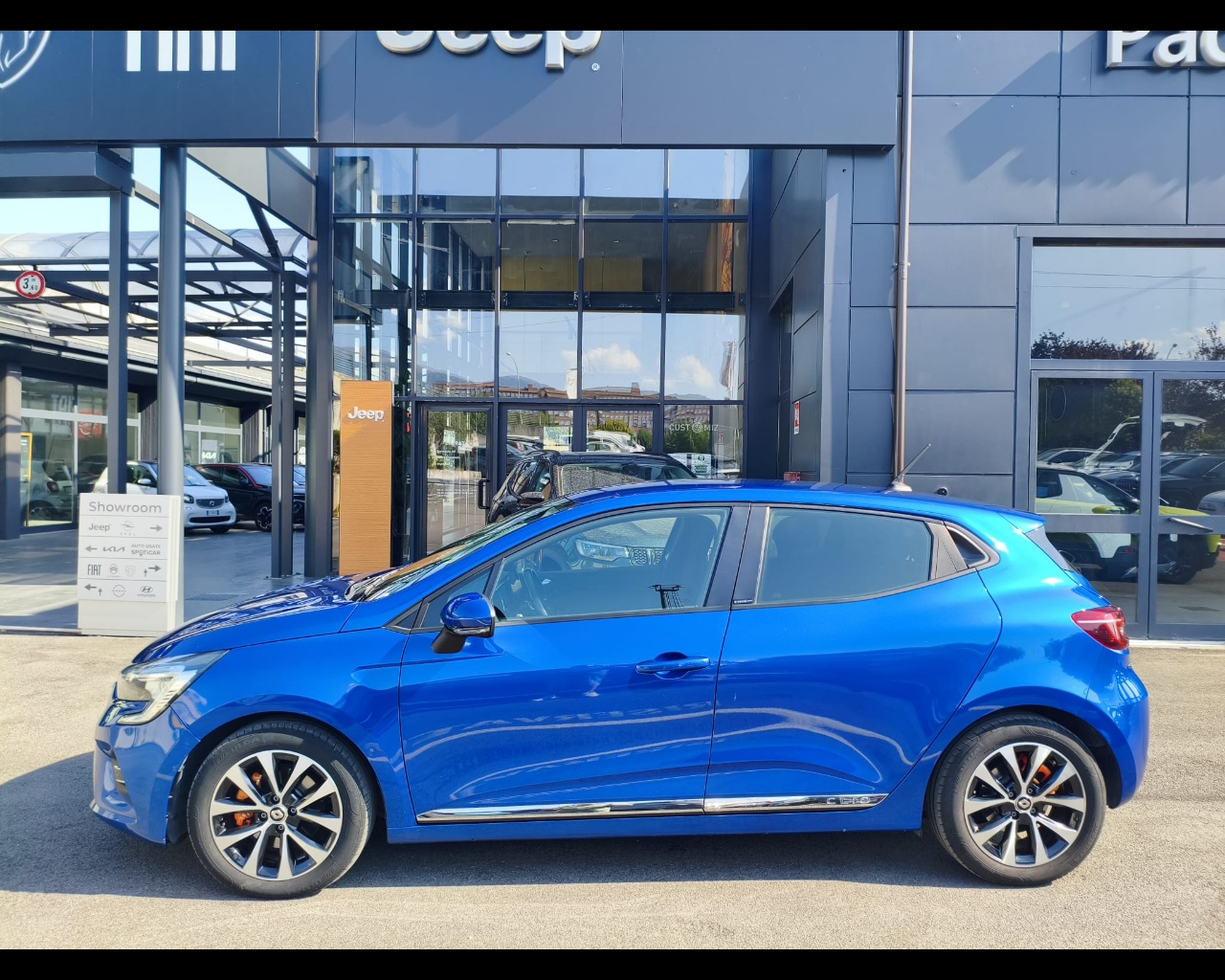 Foto RENAULT Clio 1.6 E-Tech hybrid Zen 140cv auto 