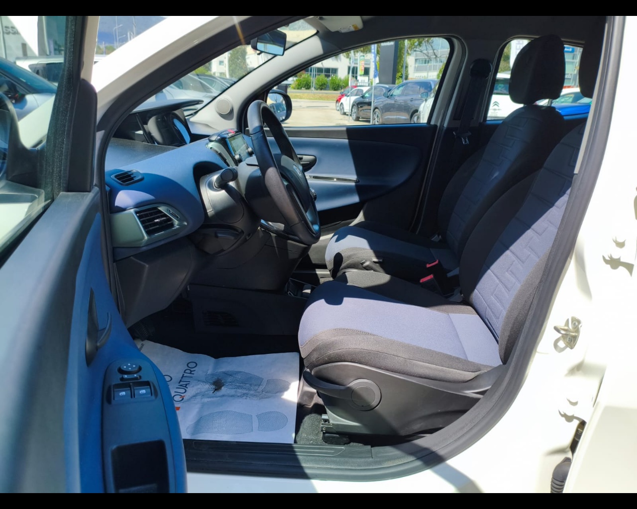Foto LANCIA Ypsilon 1.0 firefly hybrid Platino s&s 70cv