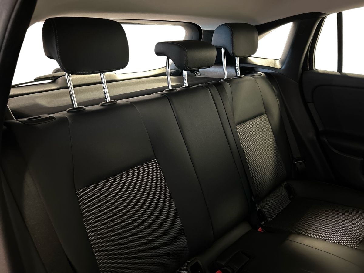 Mercedes GLA GLA 180 D Executive 8G-DCT - 16