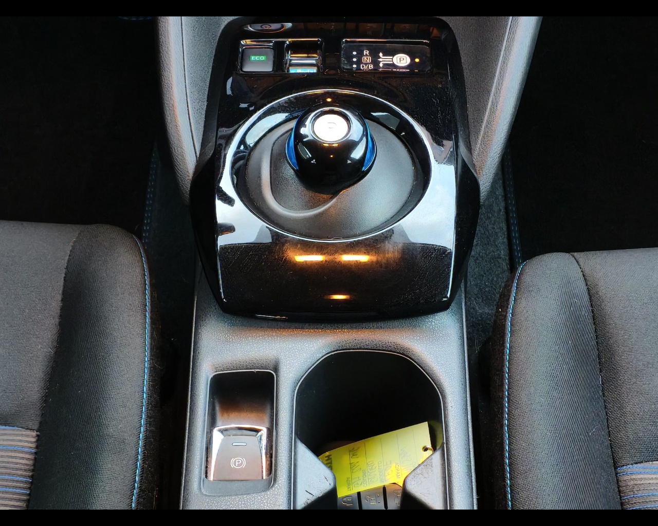 Foto NISSAN Leaf 40kWh N-Connecta 150cv