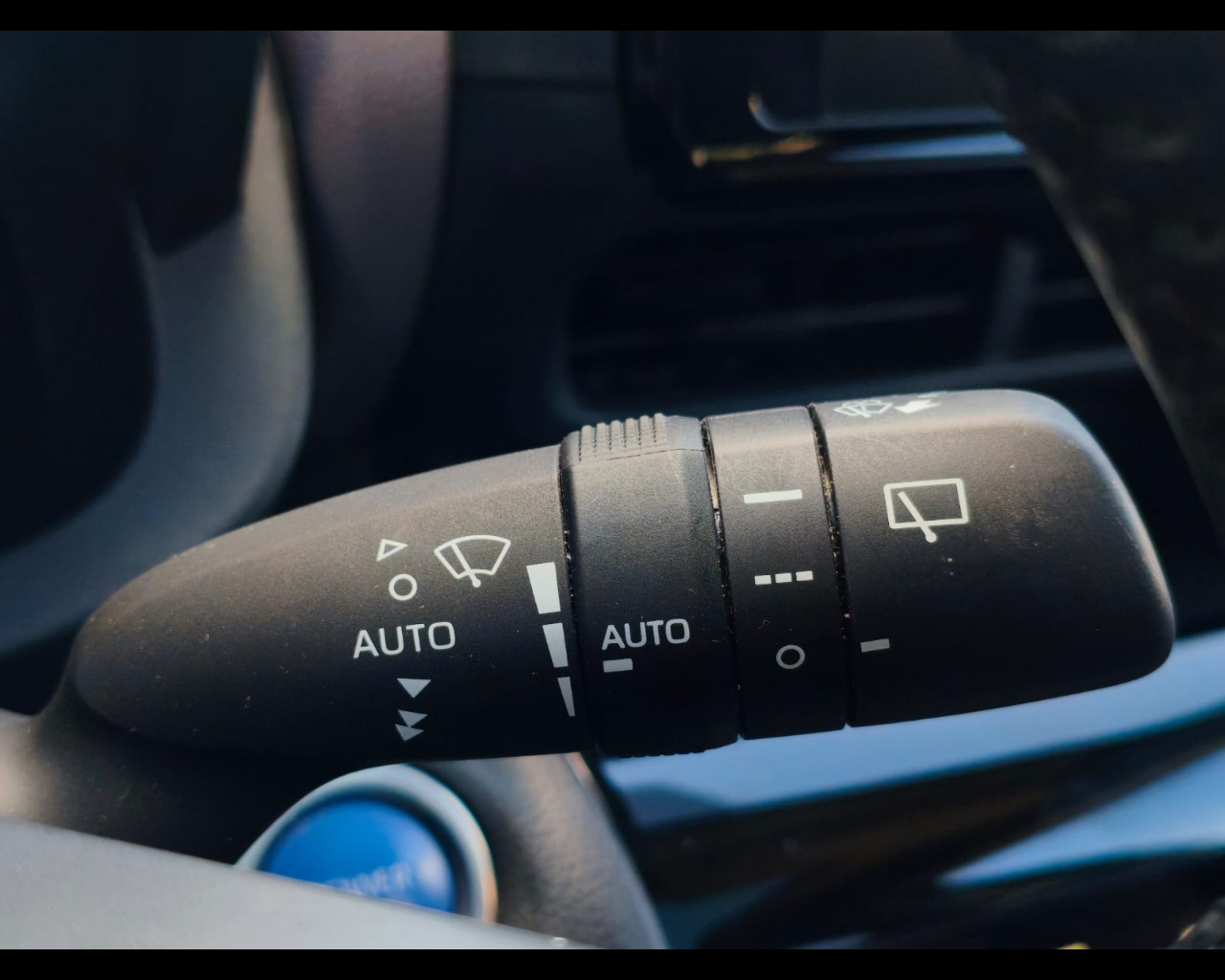 Foto TOYOTA Yaris Cross 1.5h Lounge fwd 116cv e-cvt