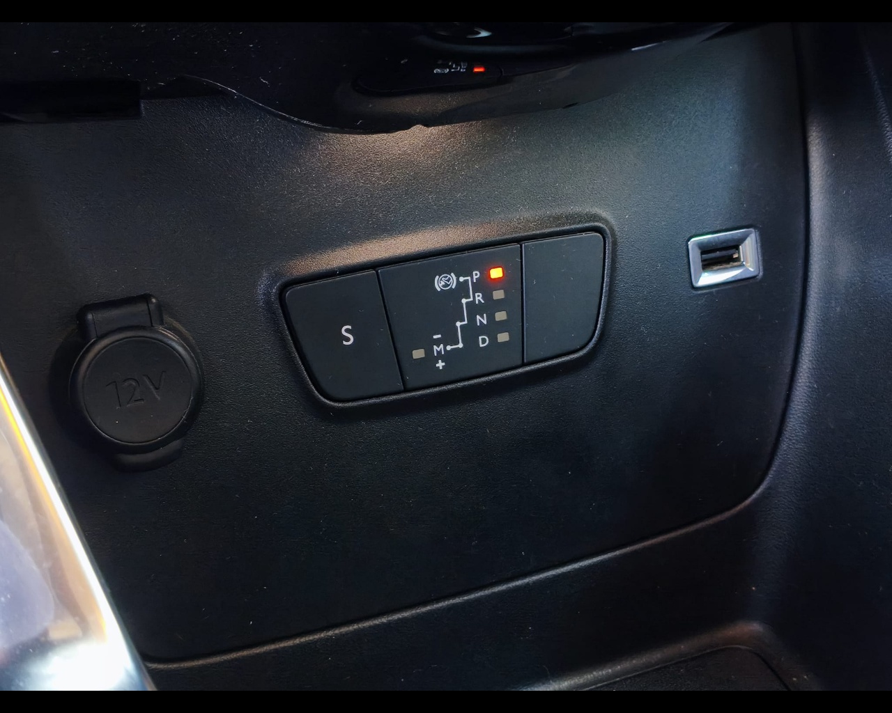 Foto CITROEN C3 Aircross 1.5 bluehdi Shine s&s 120cv eat6
