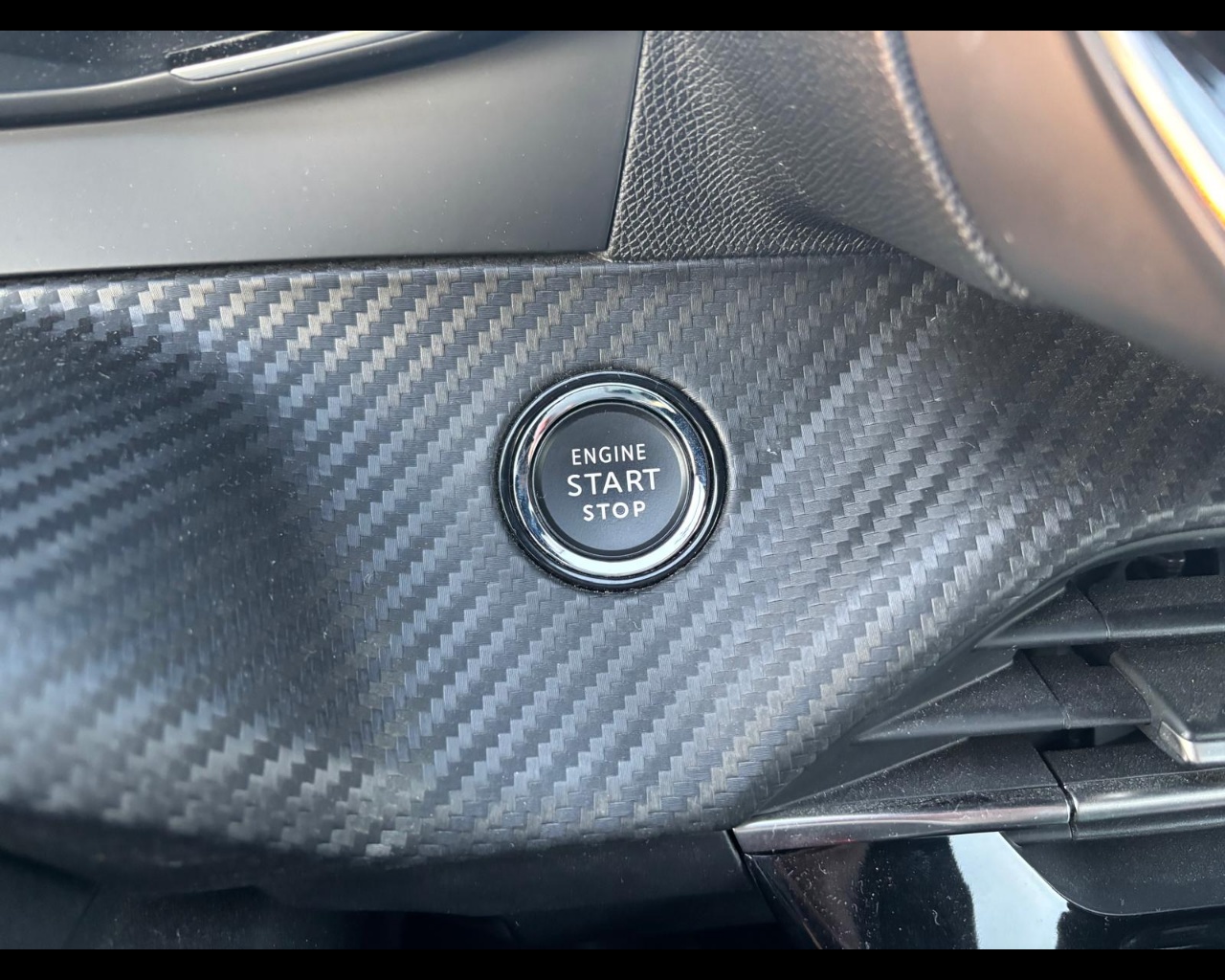 Foto PEUGEOT 2008 1.2 puretech Allure s&s 130cv eat8