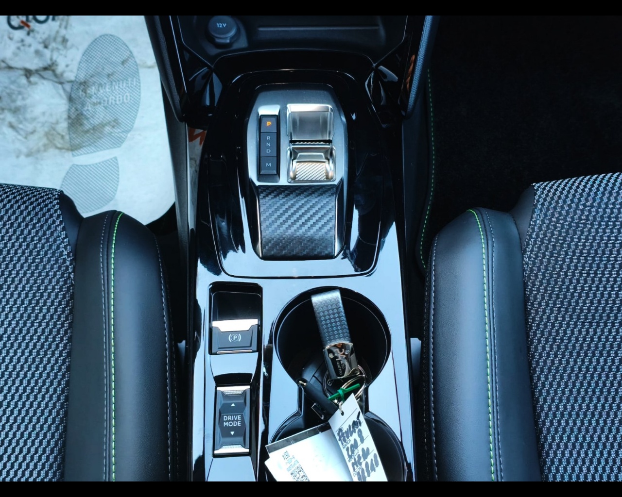 Foto PEUGEOT 2008 1.2 hybrid GT 136cv e-dcs6