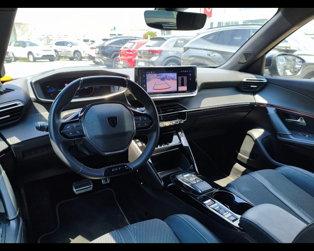 Foto PEUGEOT 2008 54 kWh GT