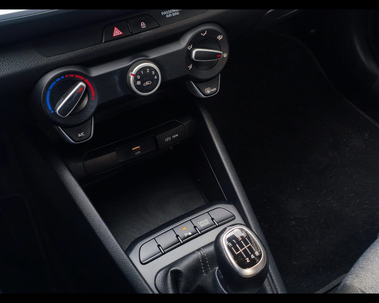 Foto KIA Stonic 1.0 t-gdi mhev Style 100cv mt