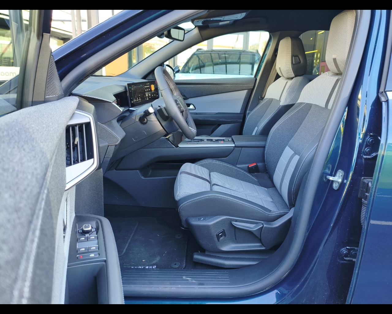 Foto OPEL Grandland 1.2 hybrid GS 136cv e-dcs6