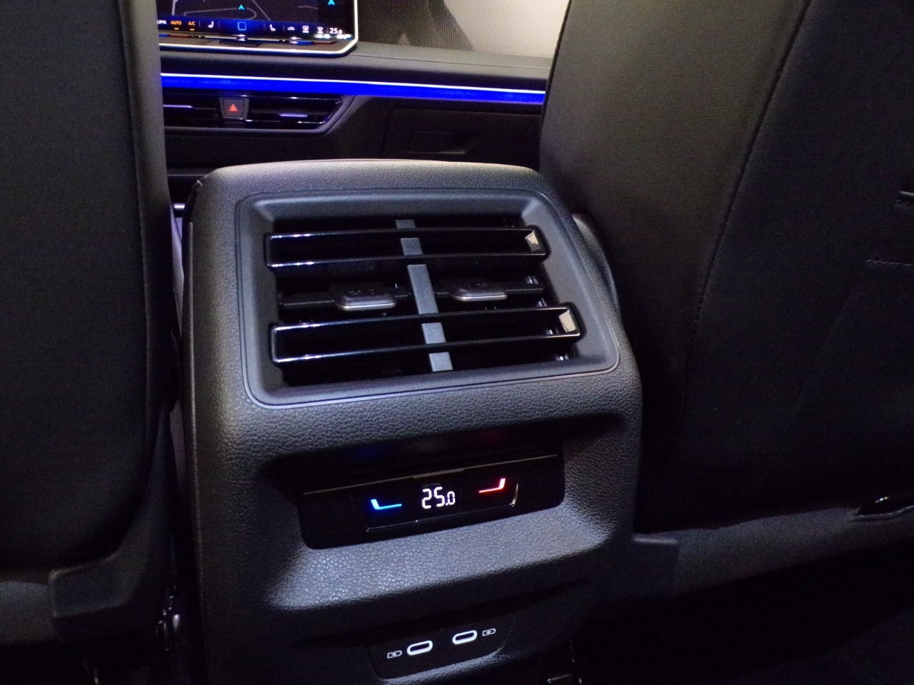 Volkswagen  Tiguan 1.5 etsi R-Line Plus 150cv dsg - 16