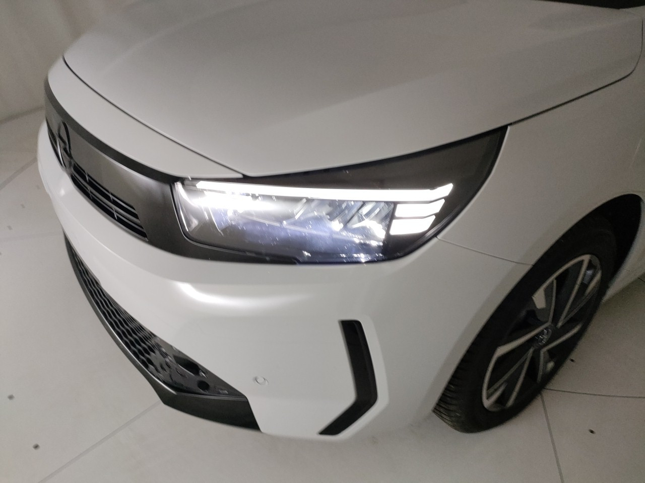 Opel Corsa Nuovo Ibrido benzina Corsa Porto Mantovano