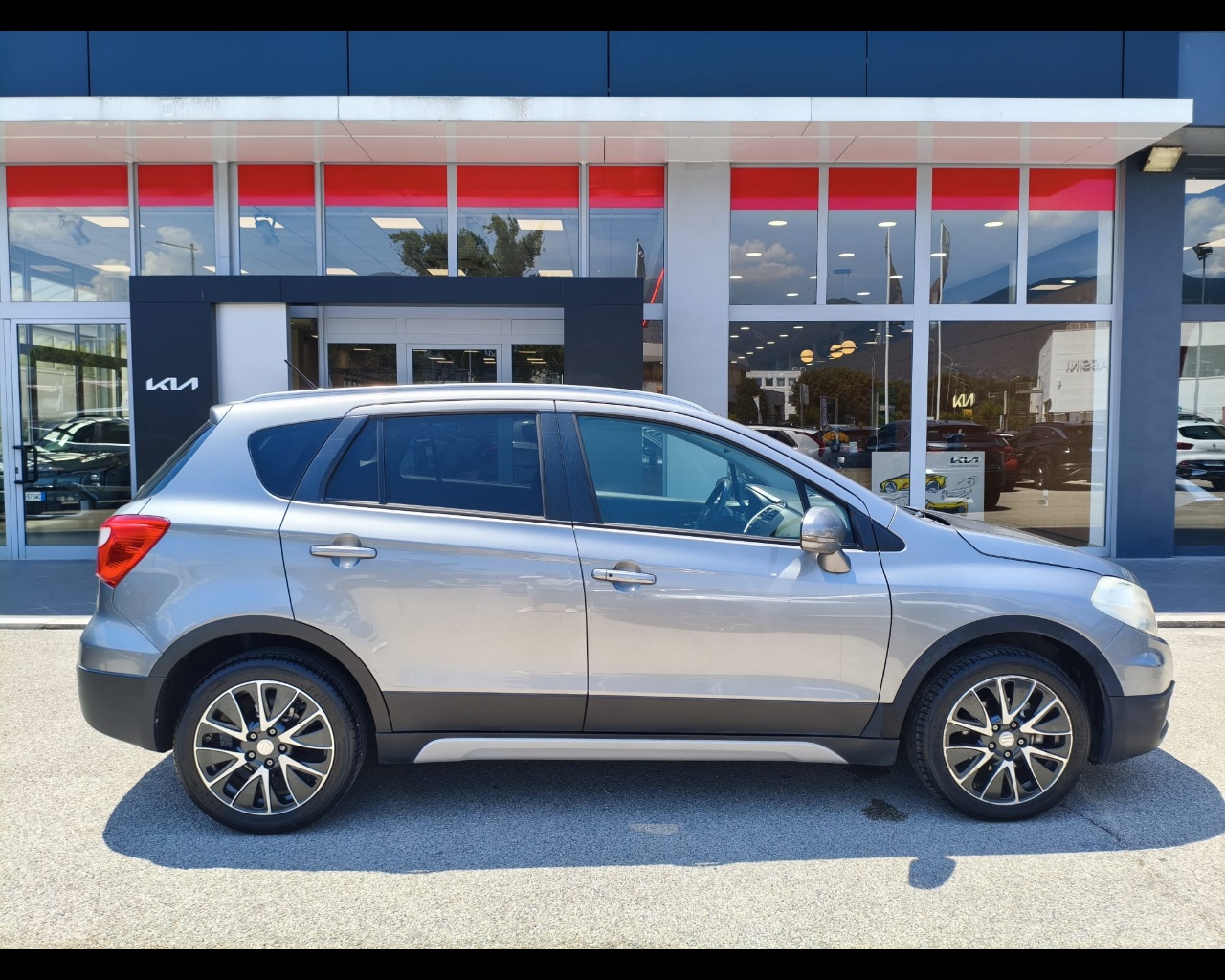 Foto SUZUKI S-Cross 1.6 ddis Easy 2wd