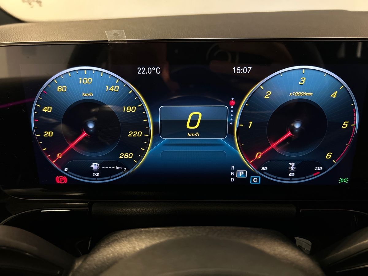 Mercedes GLA GLA 180 D Premium 8G-DCT - 13