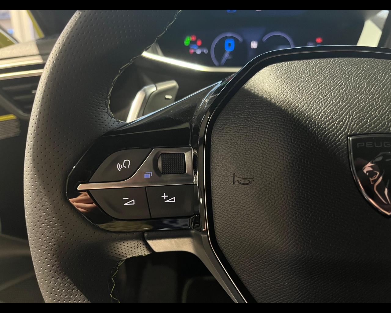 Foto PEUGEOT 208 1.2 hybrid GT 136cv e-dcs 6