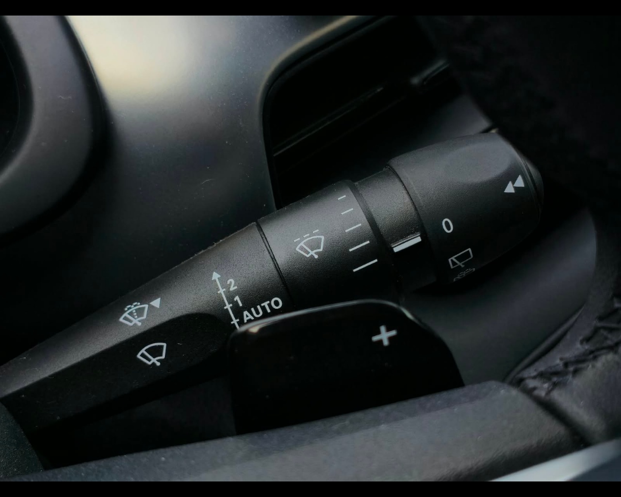 Foto JEEP Avenger 1.2 turbo e-hybrid mhev Summit fwd 110cv edct6