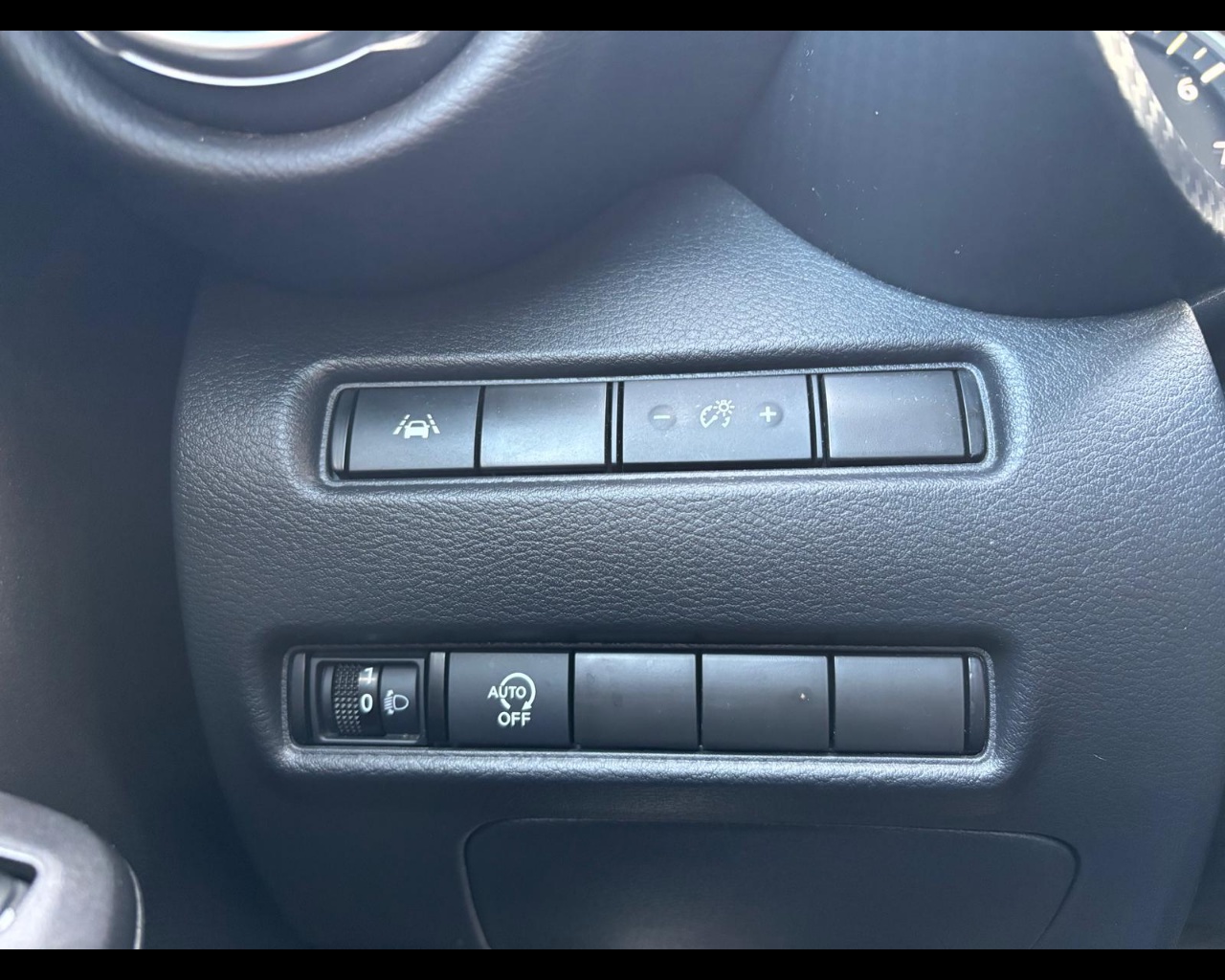 Foto NISSAN Juke 1.0 dig-t Kiiro 114cv