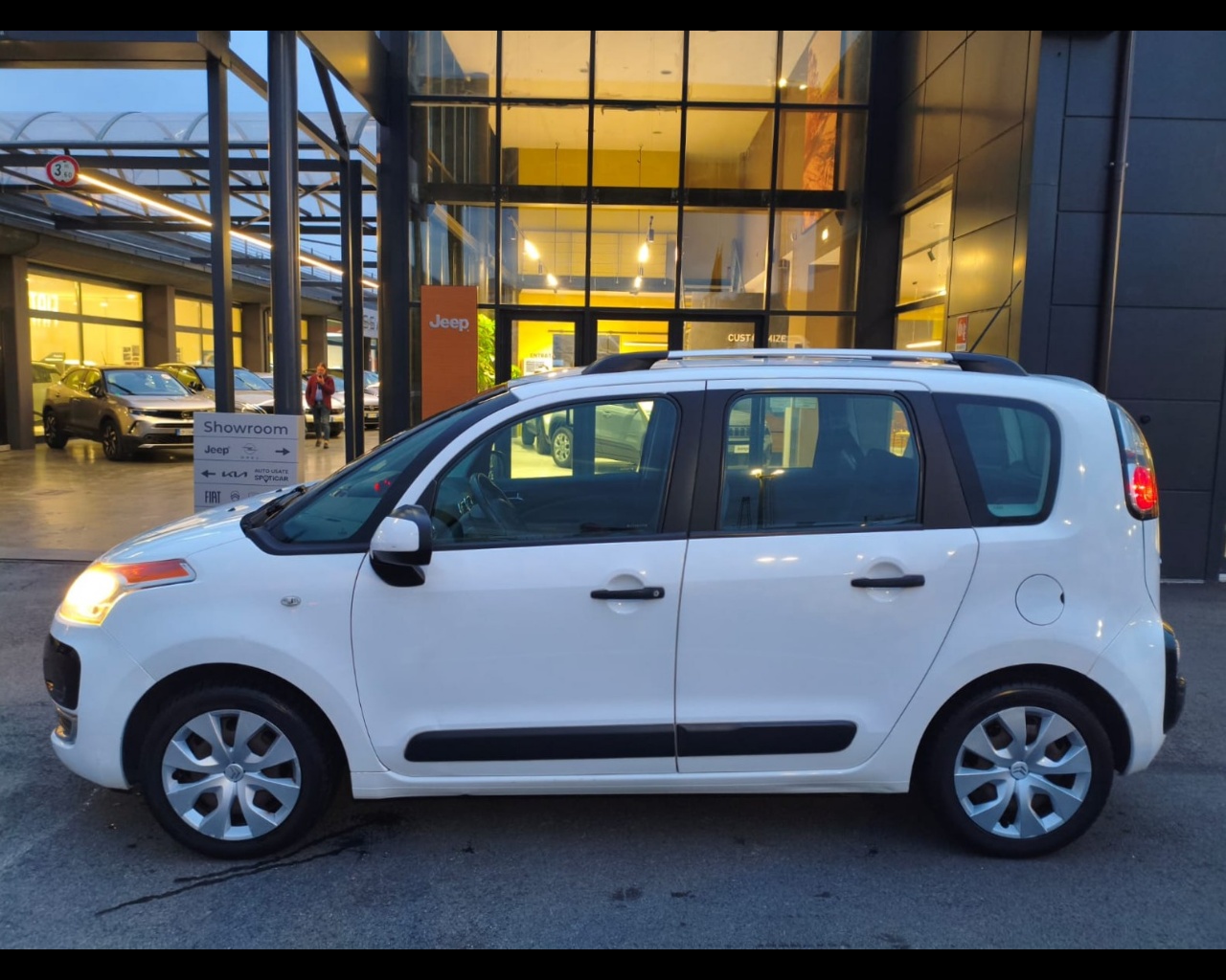 Foto CITROEN C3 Picasso 1.4 vti Exclusive (exclusive style) E5