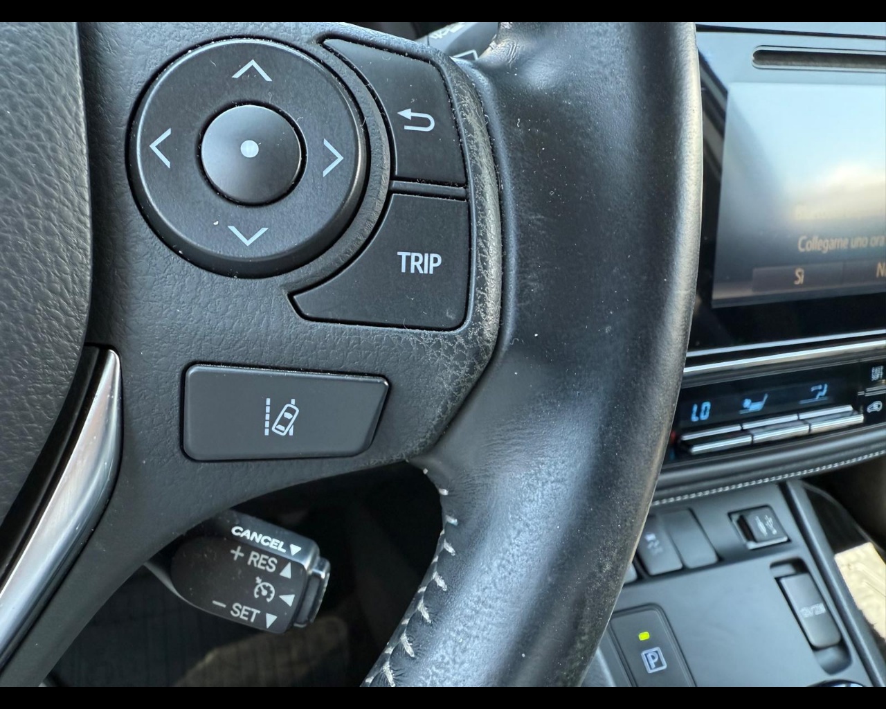 Foto TOYOTA Auris 1.8h Lounge cvt my17