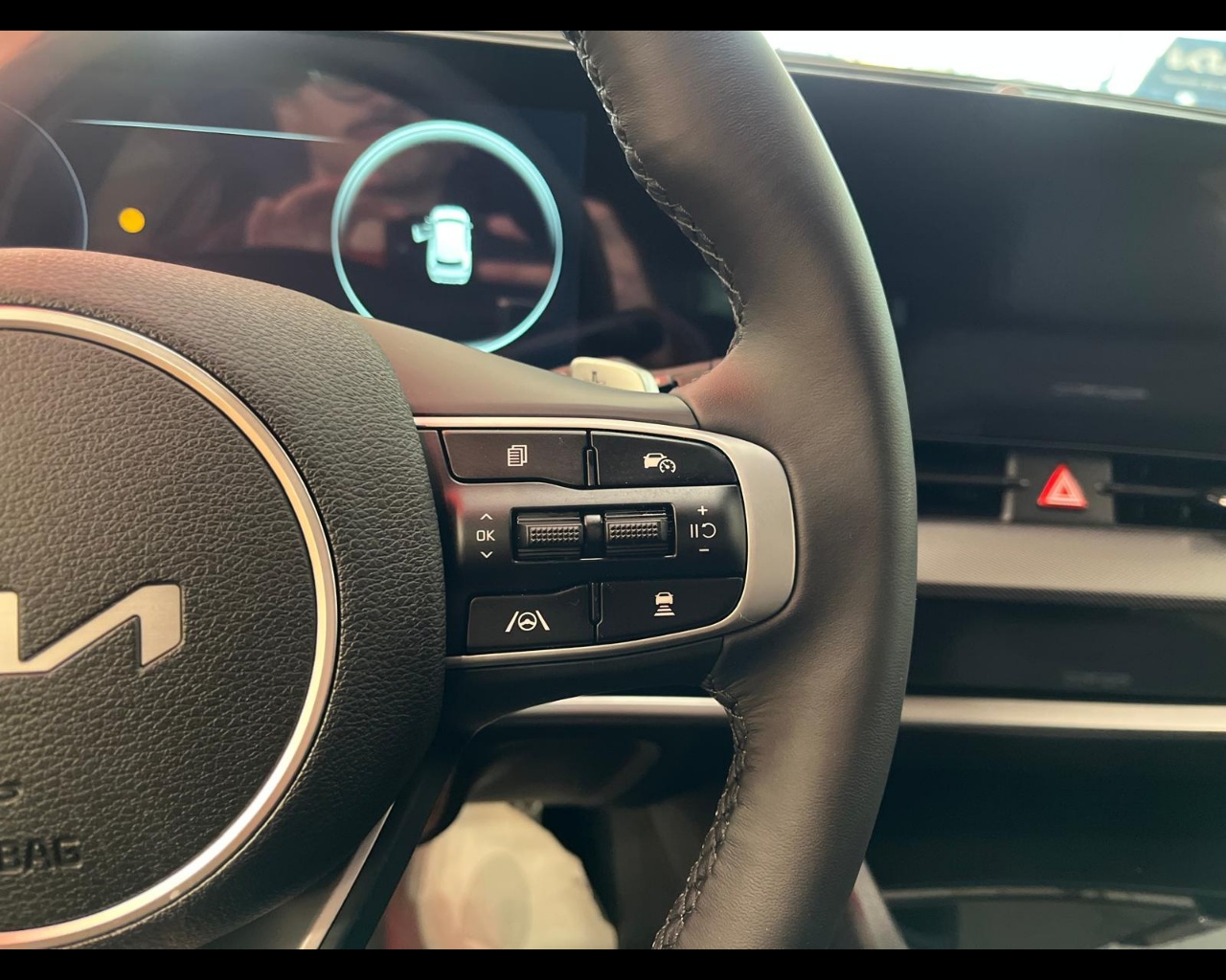 Foto KIA SPORTAGE MY25 1.6 PHEV AWD GTL SPT