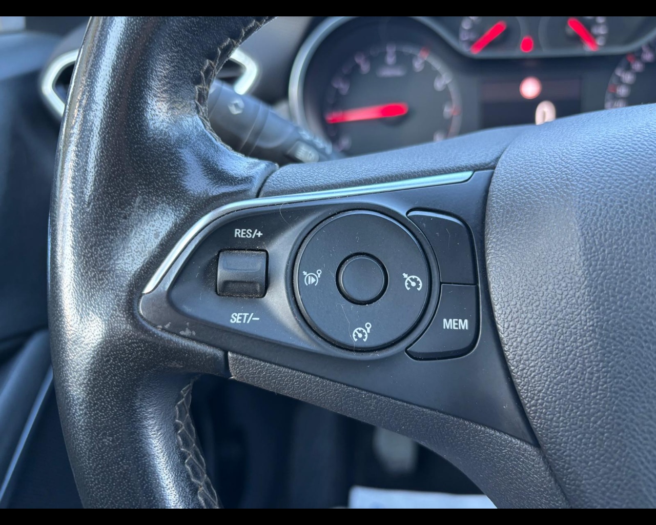 Foto OPEL Crossland 1.5 ecotec Elegance 110cv