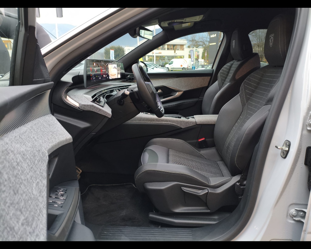 Foto PEUGEOT 3008 1.2 hybrid GT 145cv e-dcs6