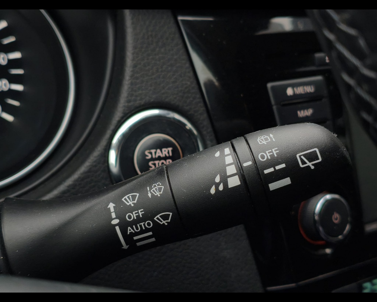 Foto NISSAN Qashqai 1.3 dig-t N-Connecta 140cv