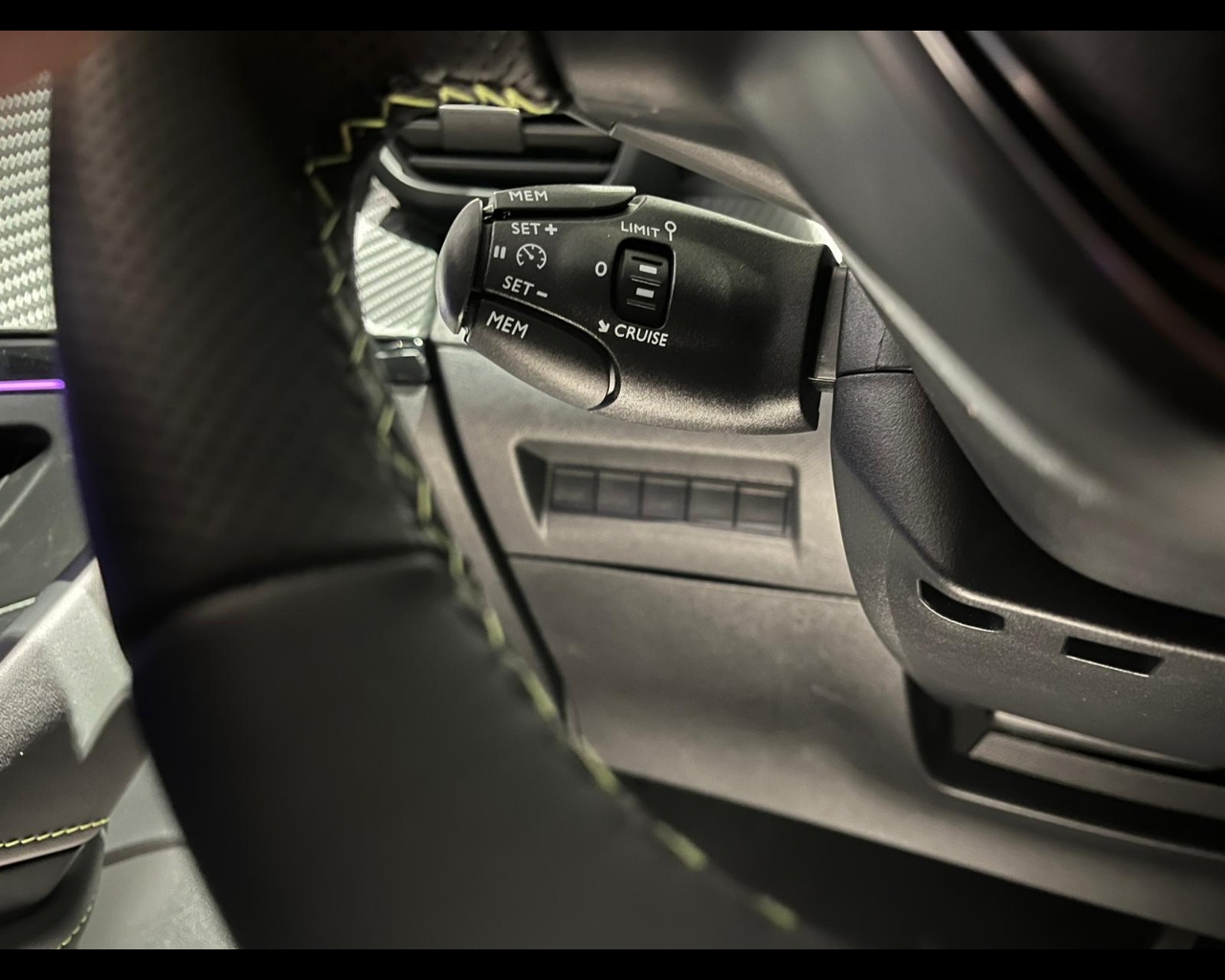 Foto PEUGEOT 208 1.2 hybrid GT 136cv e-dcs 6