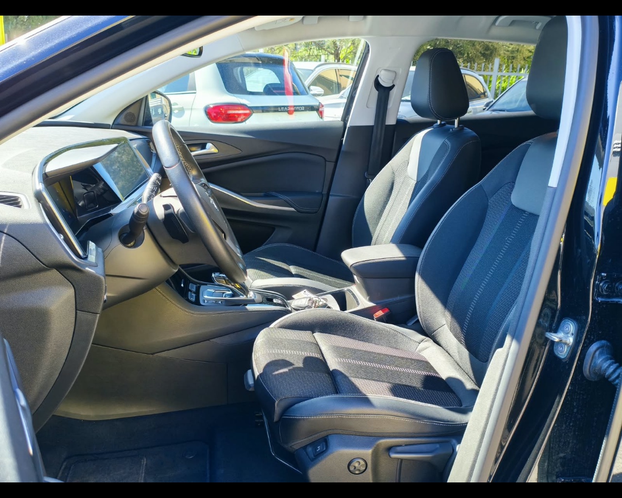 Foto OPEL Grandland 1.5 ecotec Business Elegance s&s 130cv at8