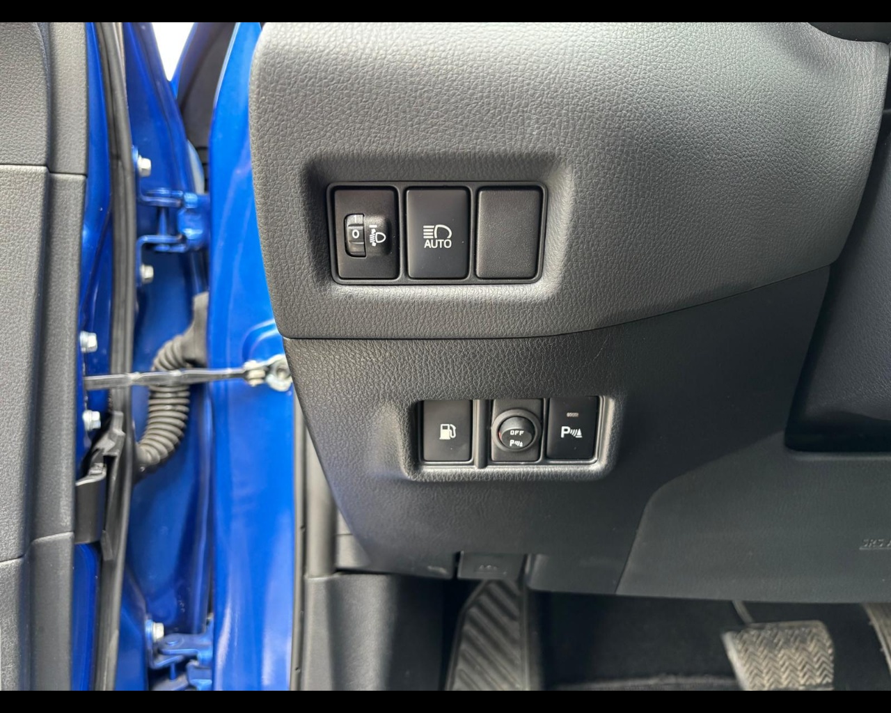 Foto TOYOTA C-HR 1.8h Trend 2wd e-cvt