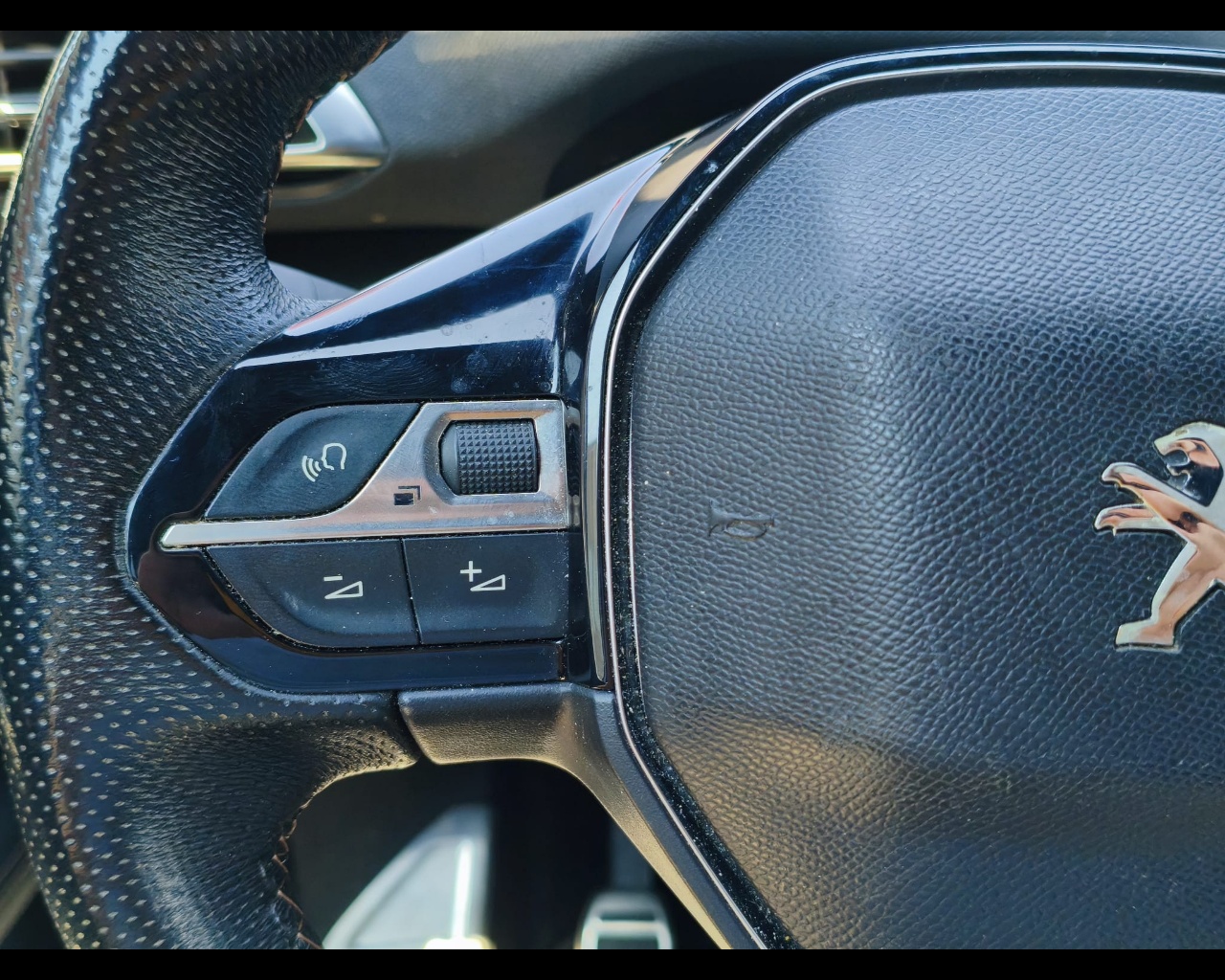 Foto PEUGEOT 3008 1.5 bluehdi GT Line s&s 130cv