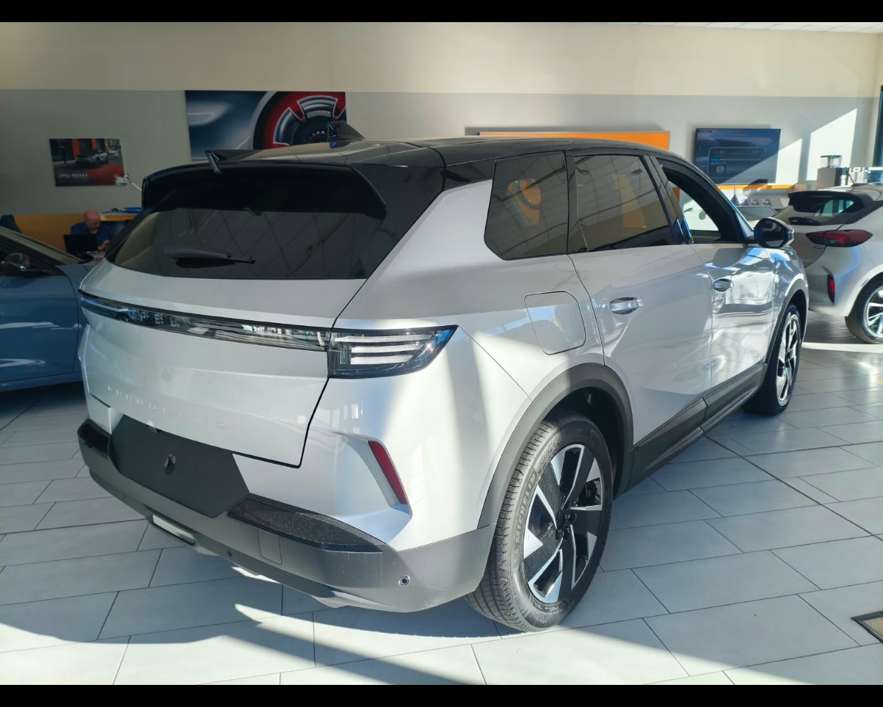 Foto OPEL Nuovo Grandland GS Hybrid 145CV Automatico