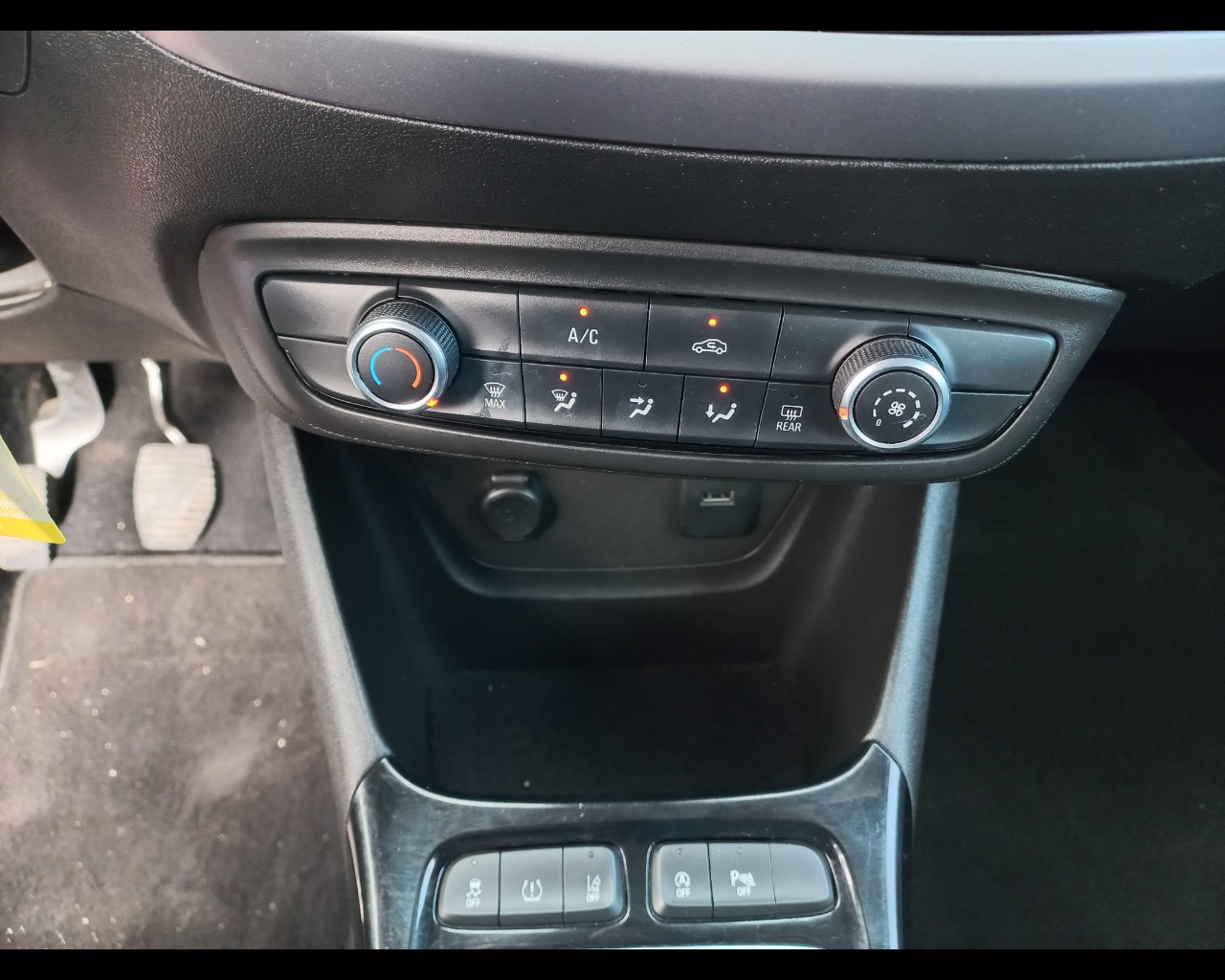 Foto OPEL Crossland 1.5 ecotec Elegance 110cv