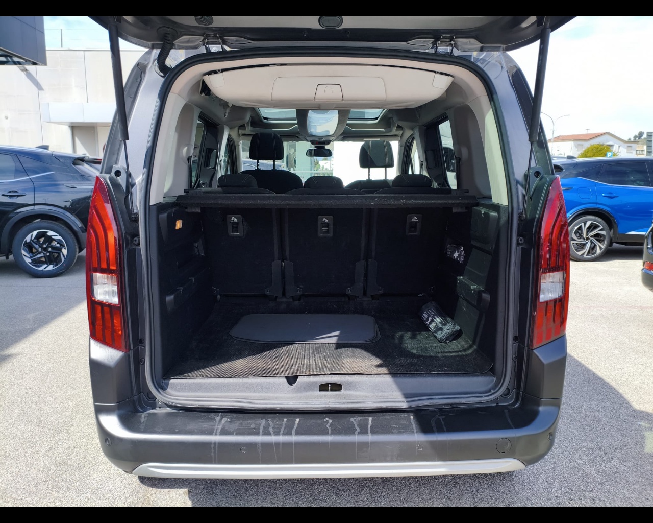 Foto PEUGEOT Rifter 1.5 bluehdi GT Line s&s 130cv