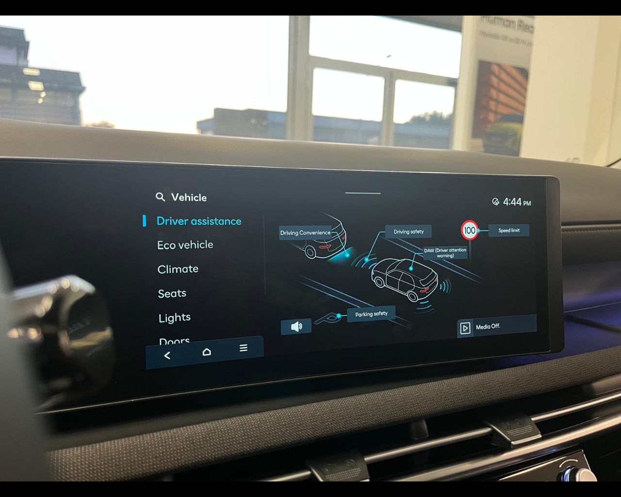 Foto HYUNDAI TUCSON PE 1.6HEV AT 2WD EXELLENCE+LP+PP