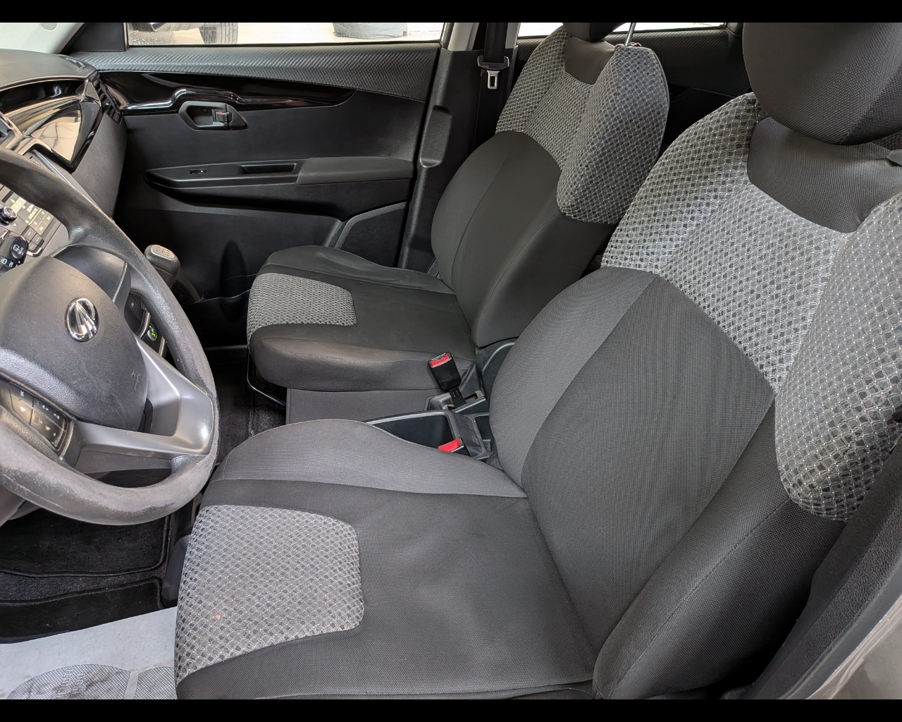 Foto MAHINDRA KUV100 1.2 K6+ m-bifuel