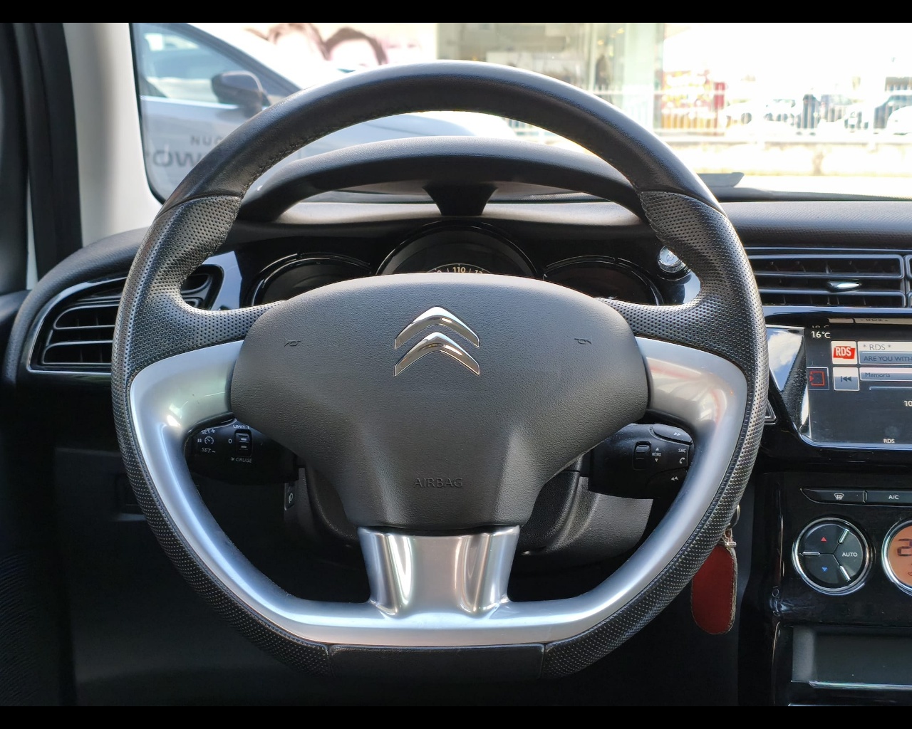 Foto CITROEN C3 1.2 puretech Exclusive 82cv E6