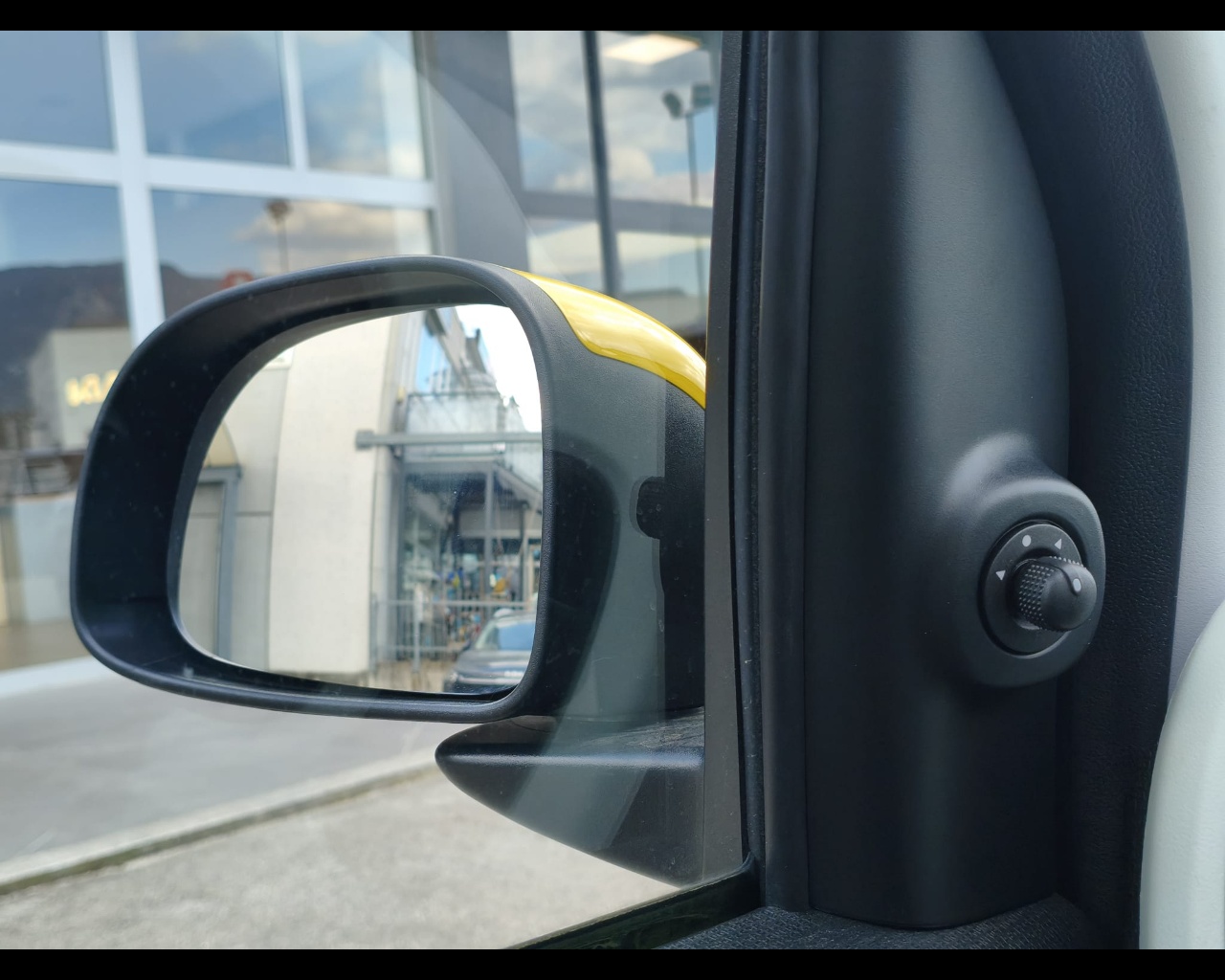 Foto FIAT Pandina Cross 1.0 firefly hybrid s&s 70cv