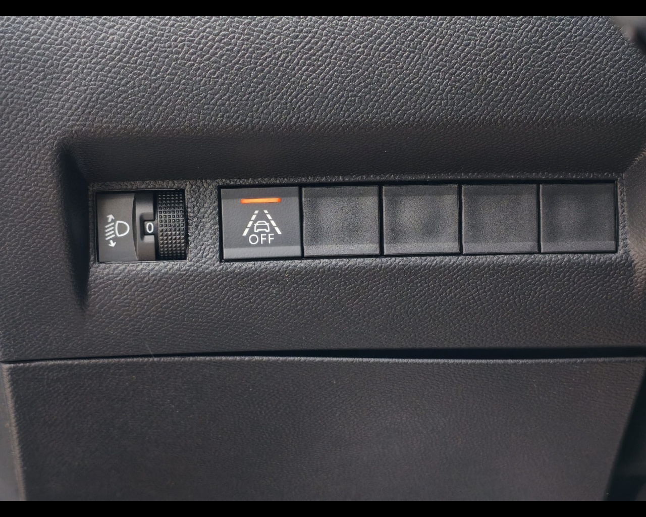 Foto PEUGEOT 208 1.2 puretech Active Pack s&s 75cv