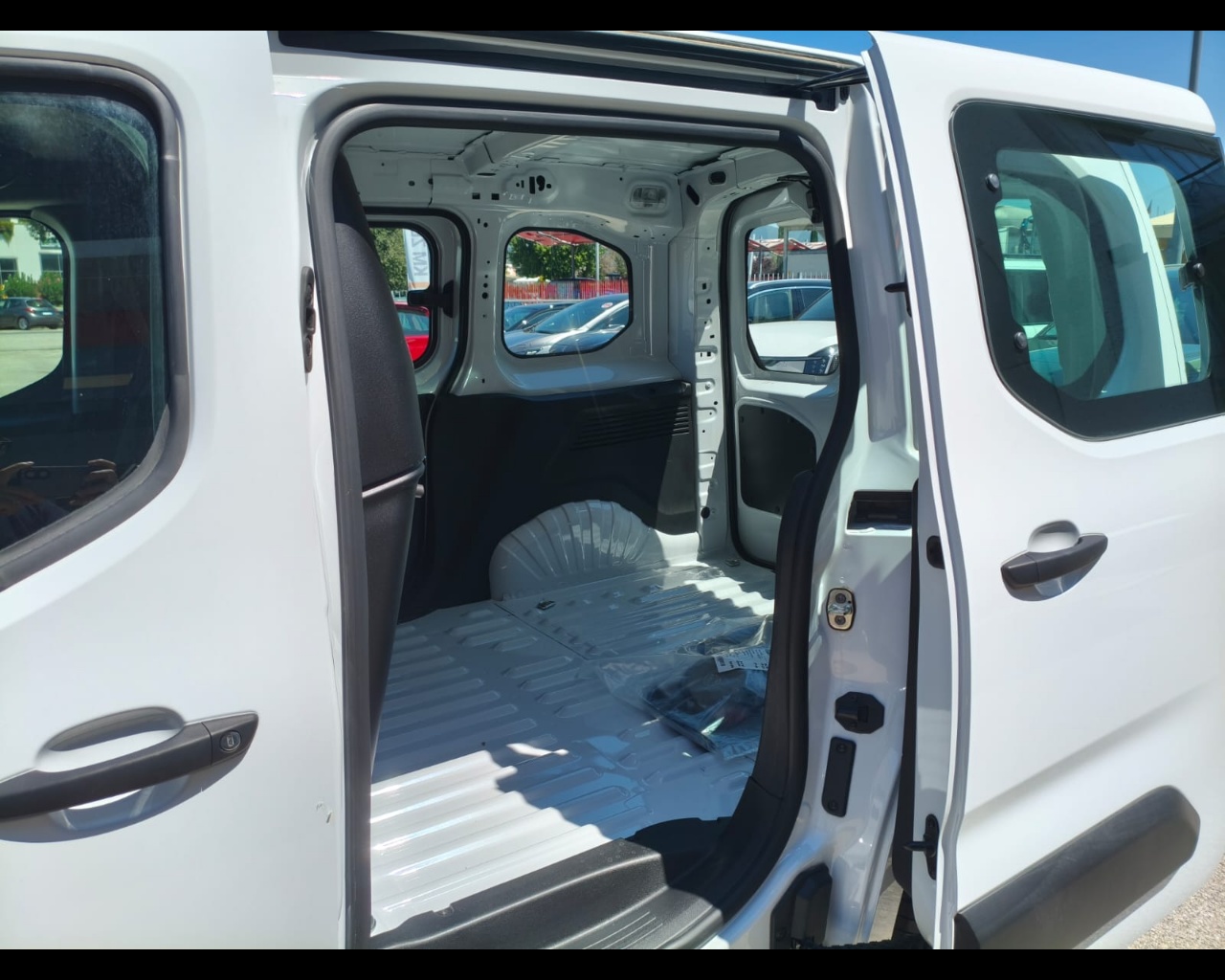 Foto PEUGEOT PARTNER Standard portata maggiorata - BlueHdi 130