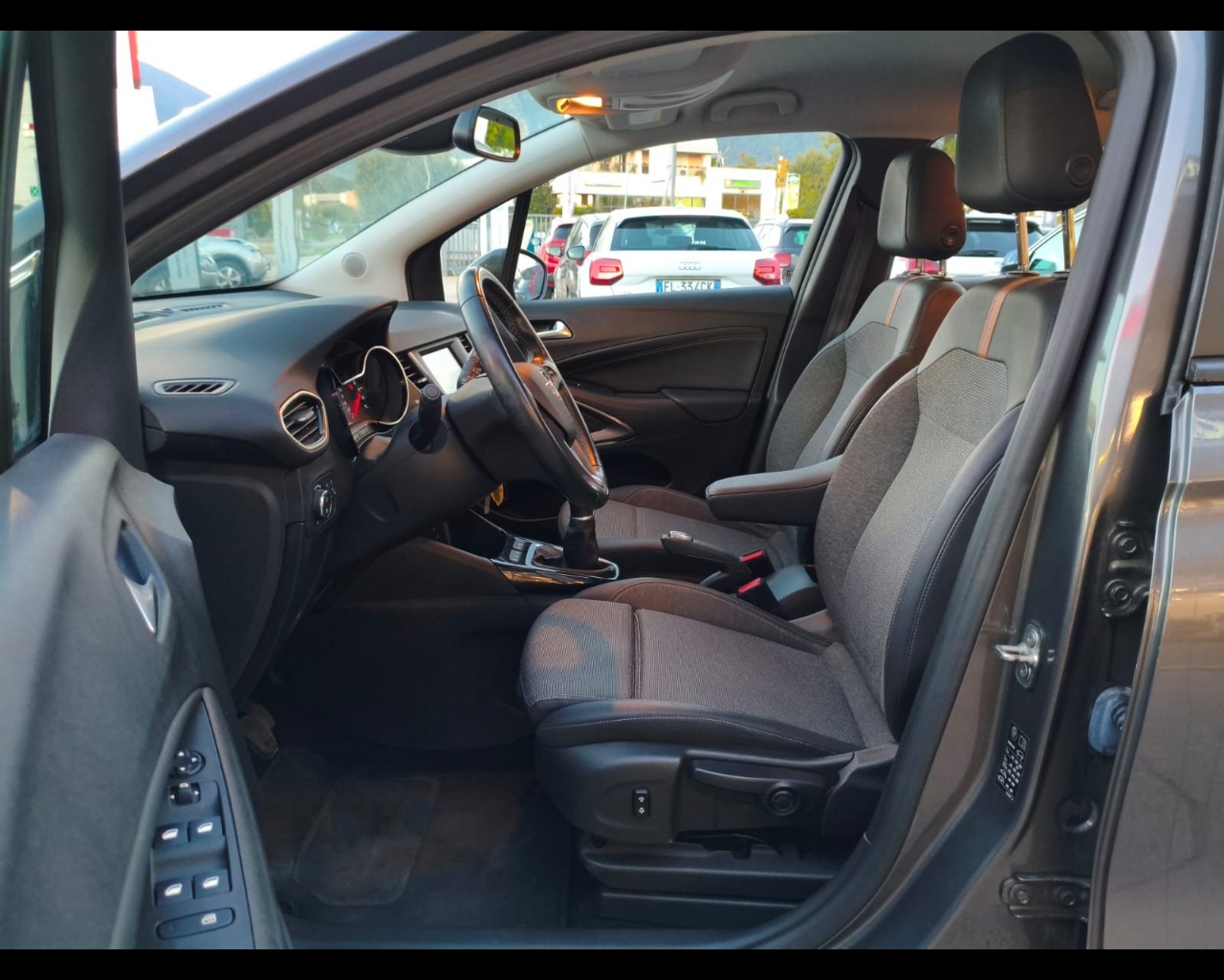 Foto OPEL Crossland 1.2 Elegance s&s 83cv