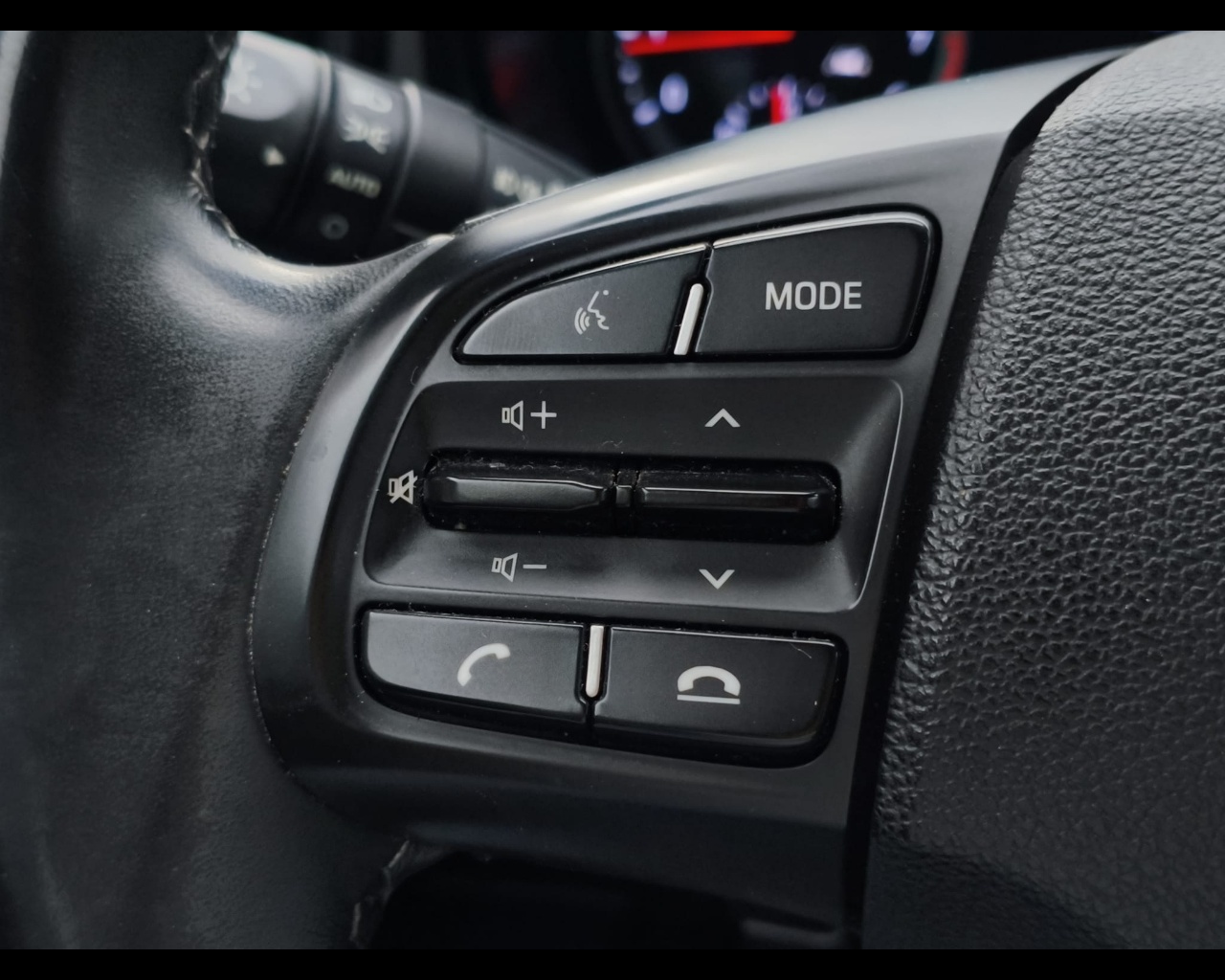 Foto HYUNDAI i10 1.0 mpi Tech Connect Pack