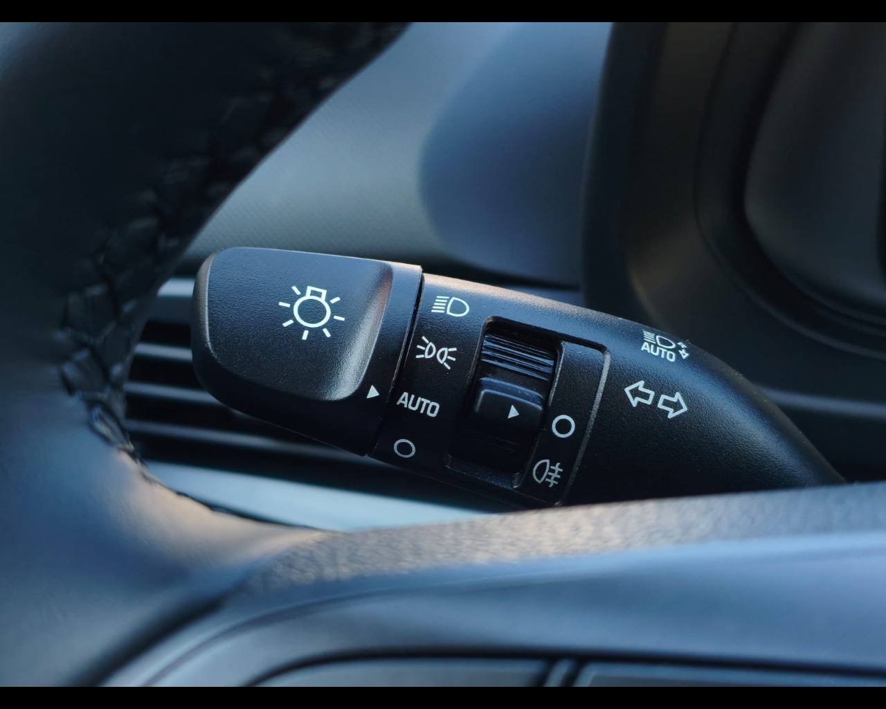 Foto HYUNDAI BAYON PE 1.0T XLINE