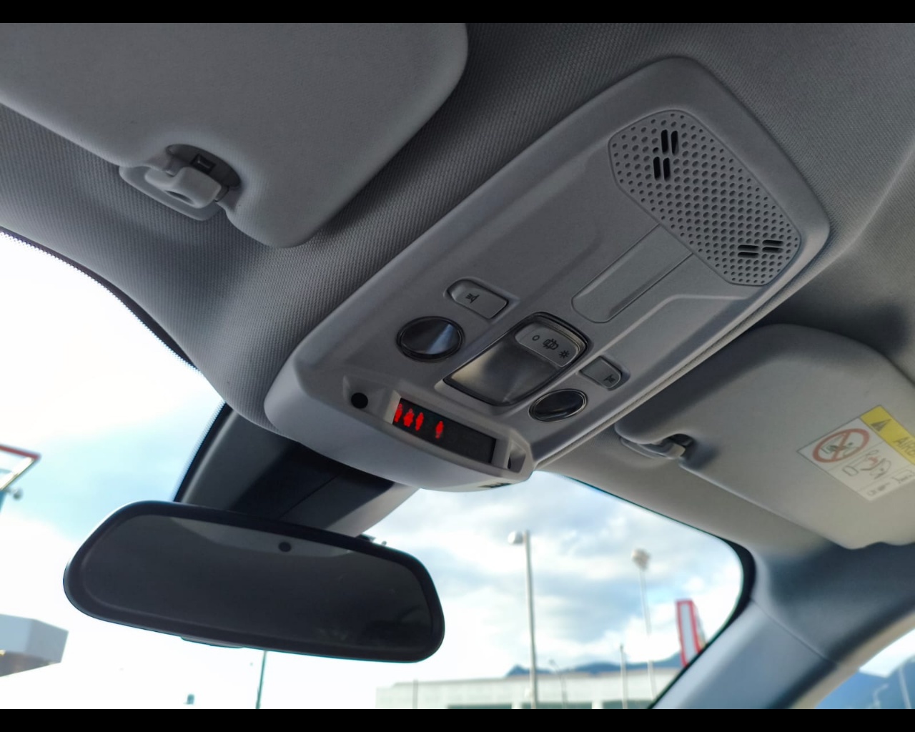 Foto PEUGEOT 2008 1.5 bluehdi Allure s&s 110cv