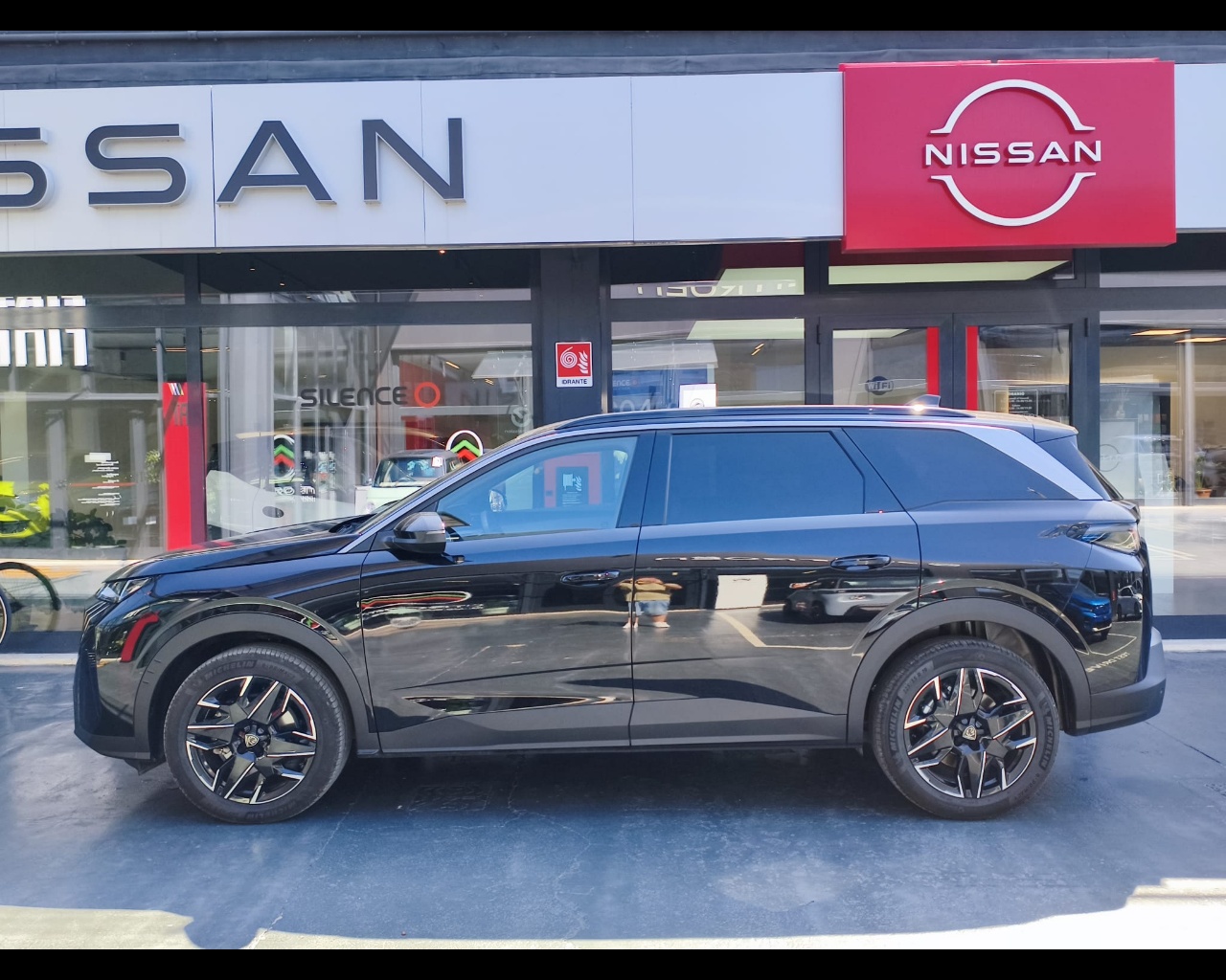 Foto PEUGEOT 5008 1.2 hybrid Allure 136cv e-dcs6