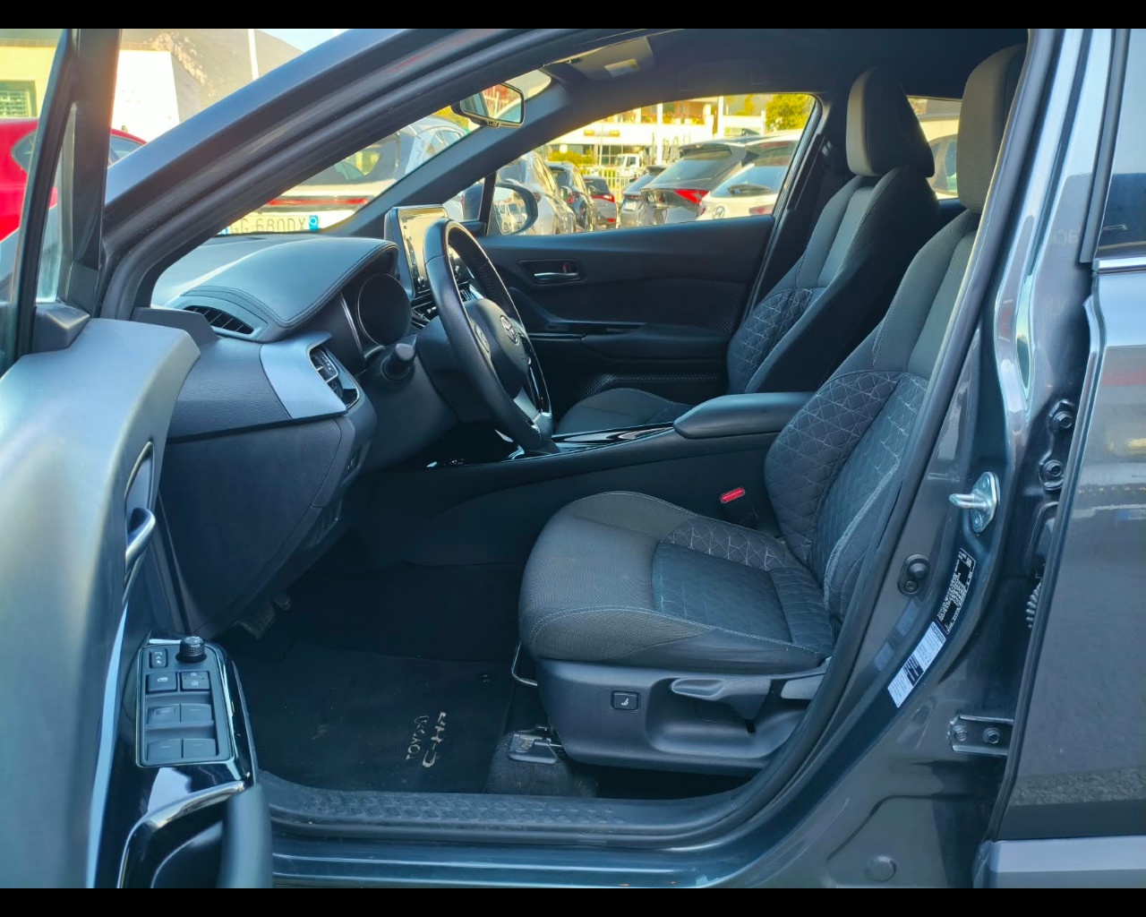 Foto TOYOTA C-HR 1.8h Trend e-cvt