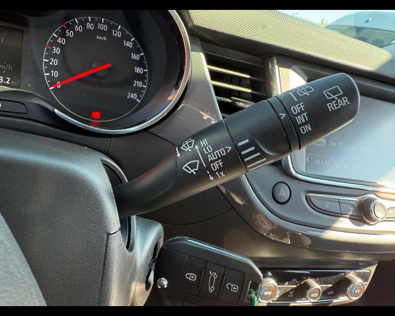 Foto OPEL Crossland 1.2 Elegance s&s 110cv