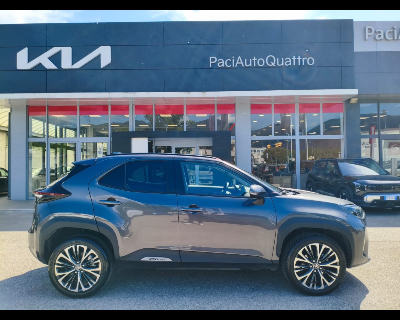 Foto TOYOTA Yaris Cross 1.5h Lounge fwd 116cv e-cvt