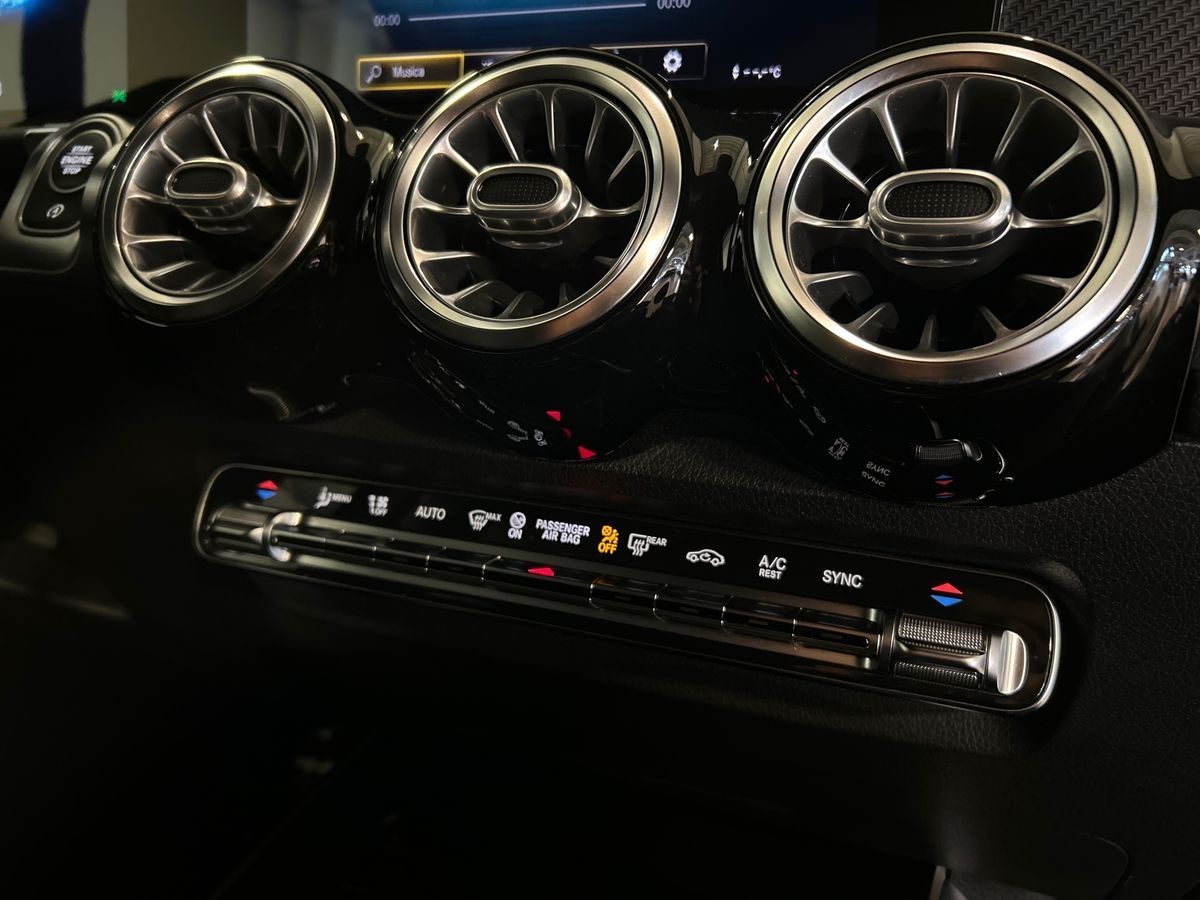 Mercedes GLB GLB 200 D Premium 4Matic 8G-DCT - 14