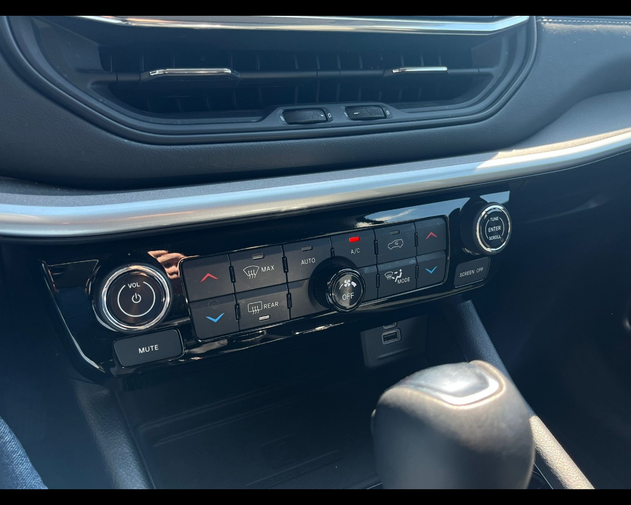 Foto JEEP Compass 1.5 turbo t4 mhev Limited 2wd 130cv dct