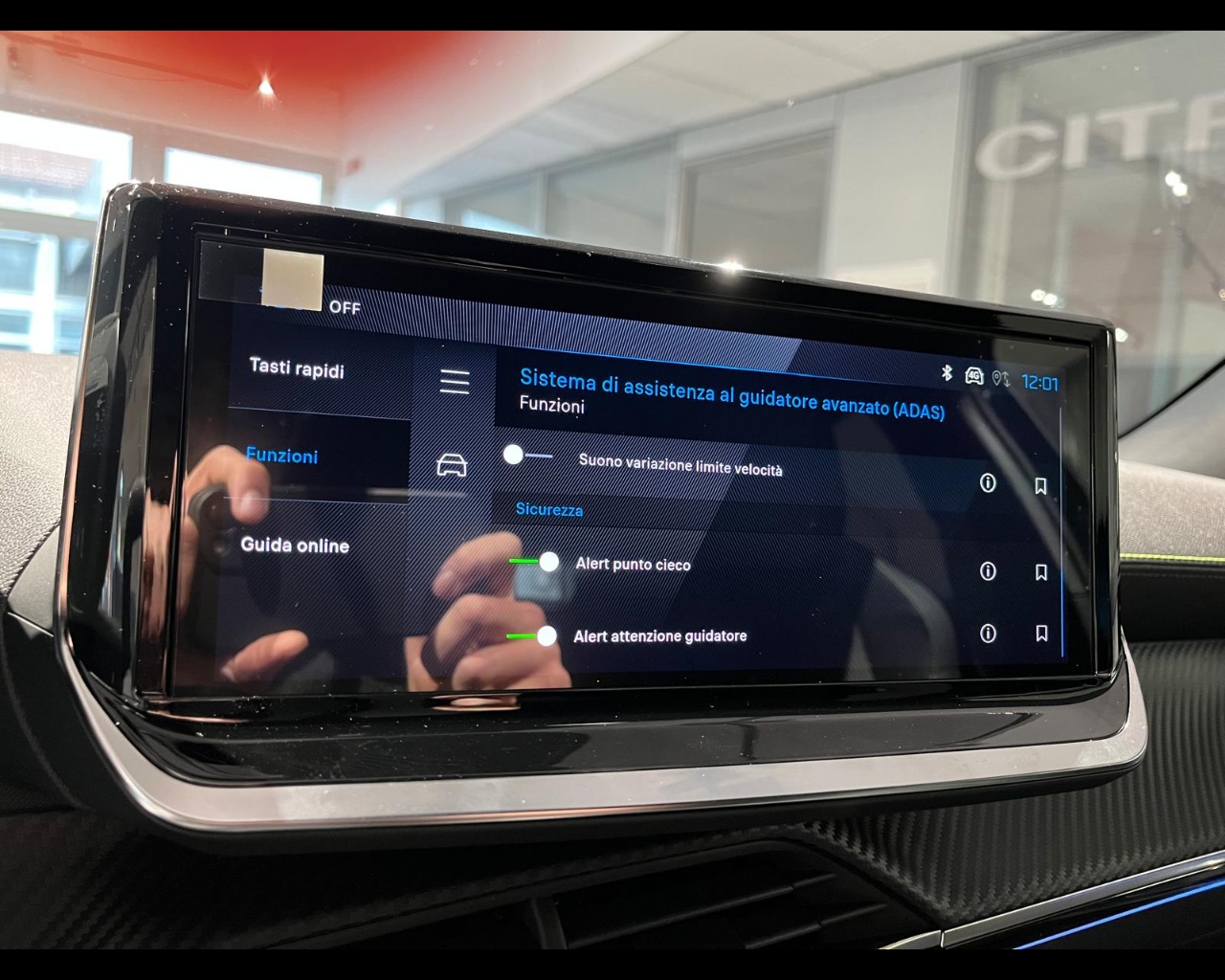 Foto PEUGEOT 2008 1.2 hybrid GT 136cv e-dcs6