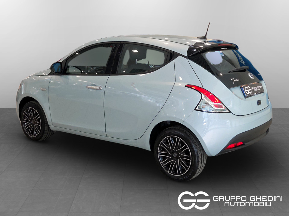 LANCIA Ypsilon 1.0 firefly hybrid Gold s&s 70cv 5p.ti Ibrida usato - 2
