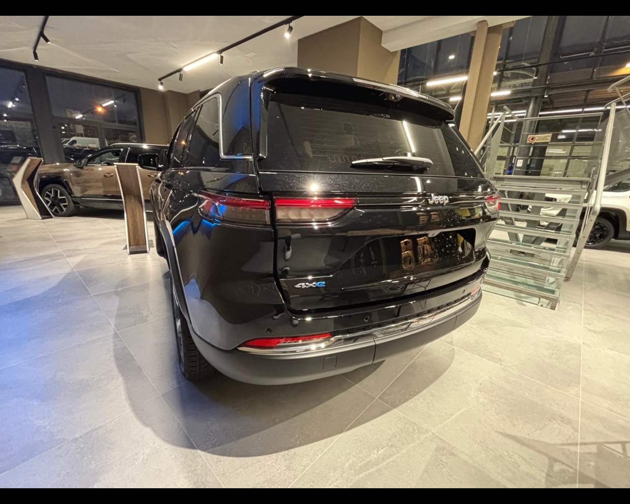 Foto JEEP GRAND CHEROKEE PLUG-IN HYBRID MY24 424 LIMITED 2,0 4XE PHEV 380CV AT8